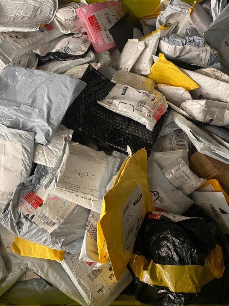 Neisporučeni paketi Royal Mail – puni kavez — referentna fotografija s Buyers Huba
